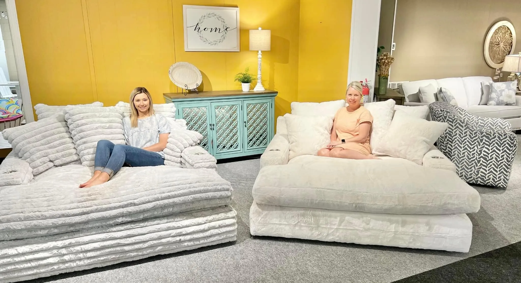 𝗟𝗶𝗺𝗶𝘁𝗲𝗱 𝗧𝗶𝗺𝗲 𝗢𝗳𝗳𝗲𝗿💖- Nestle Chaise Lounge With Dual Cupholders And Charging Ports